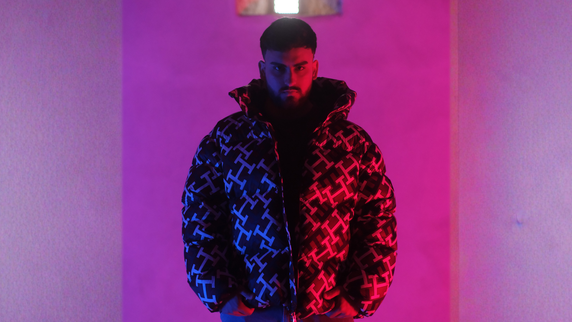 Le poète de rue émergent de Chypre : Parazit